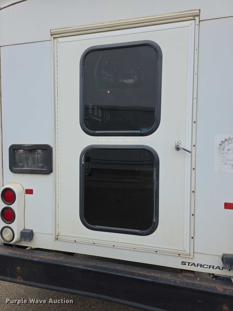 image for item FI0901 2006 Ford E350 super duty  shuttle bus