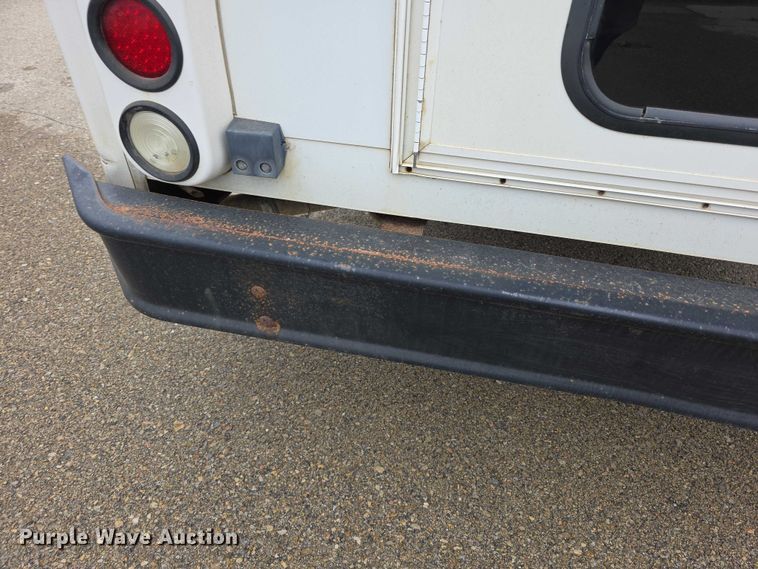 image for item FI0901 2006 Ford E350 super duty  shuttle bus