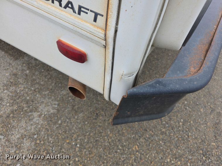 image for item FI0901 2006 Ford E350 super duty  shuttle bus