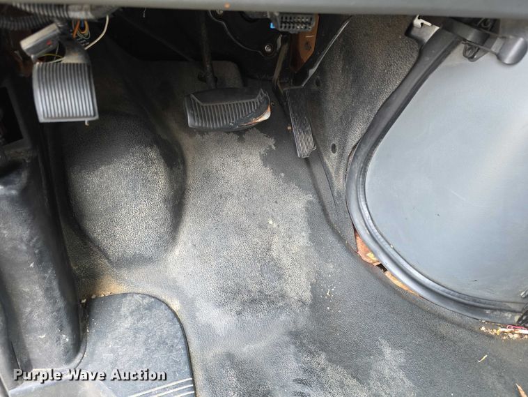 image for item FI0901 2006 Ford E350 super duty  shuttle bus