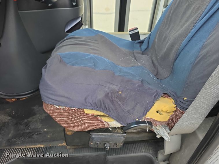 image for item FI0901 2006 Ford E350 super duty  shuttle bus