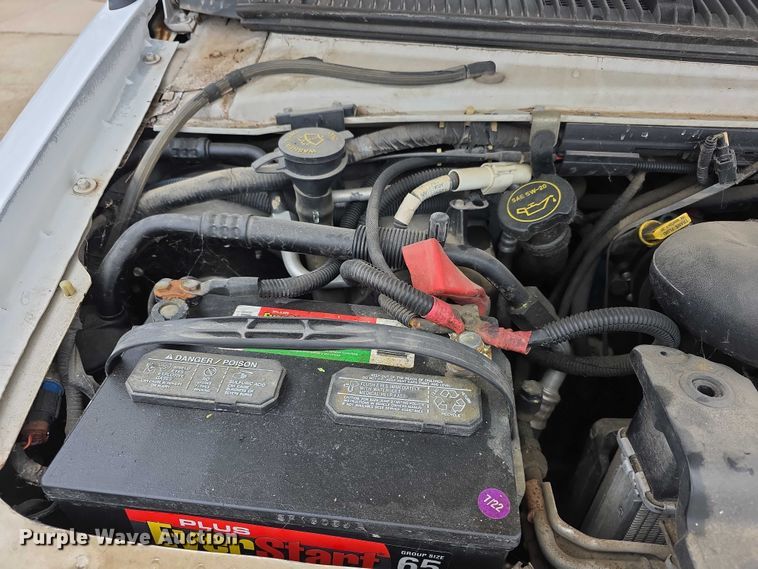 image for item FI0901 2006 Ford E350 super duty  shuttle bus