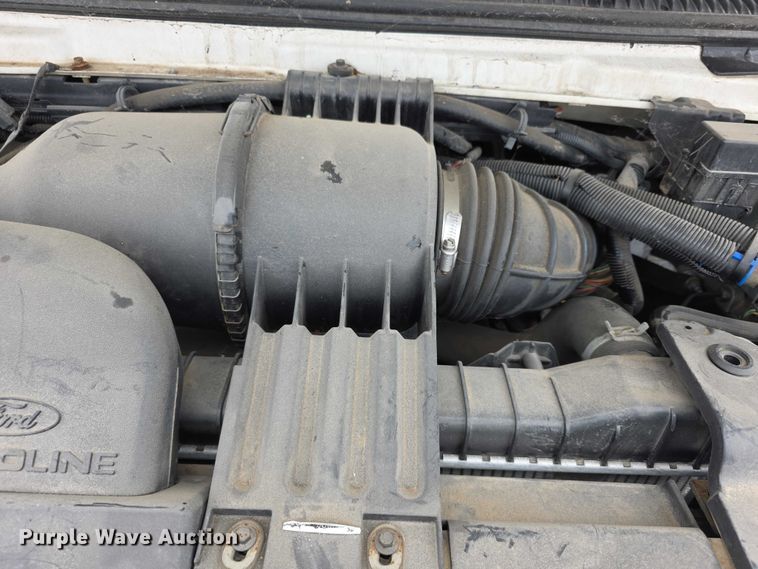 image for item FI0901 2006 Ford E350 super duty  shuttle bus