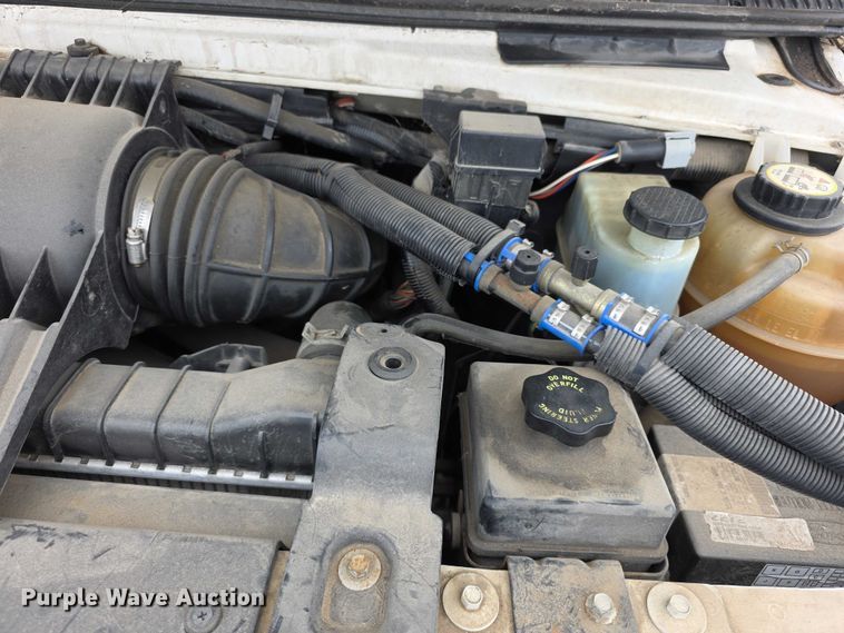 image for item FI0901 2006 Ford E350 super duty  shuttle bus