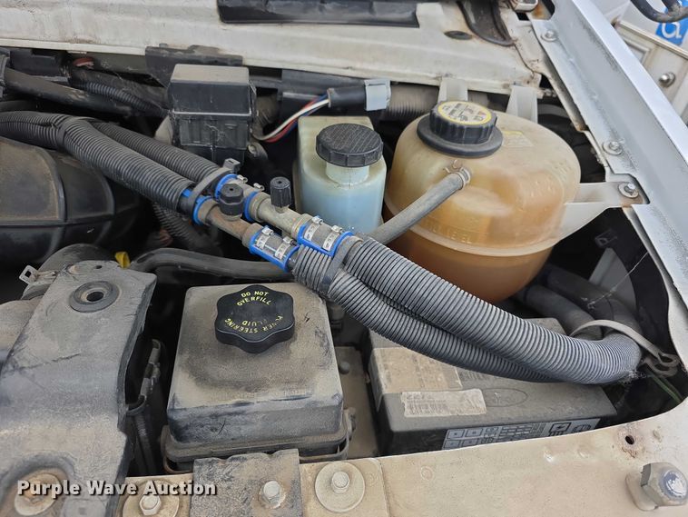 image for item FI0901 2006 Ford E350 super duty  shuttle bus