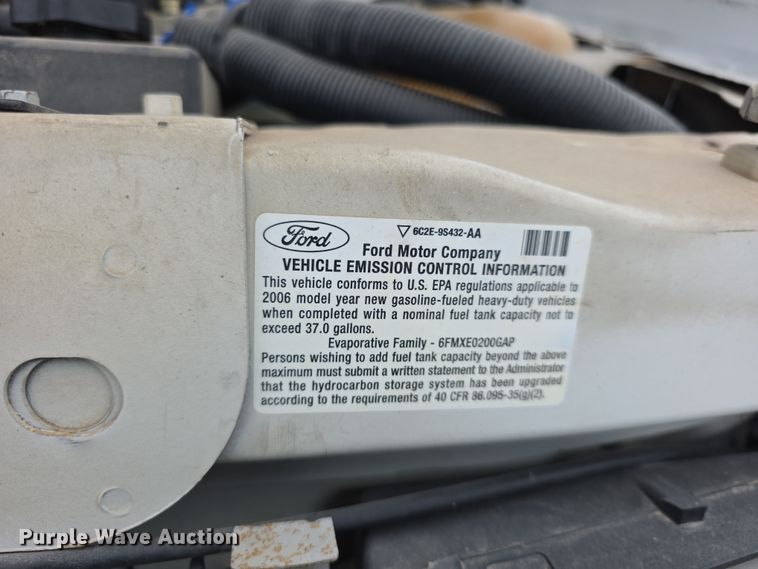 image for item FI0901 2006 Ford E350 super duty  shuttle bus