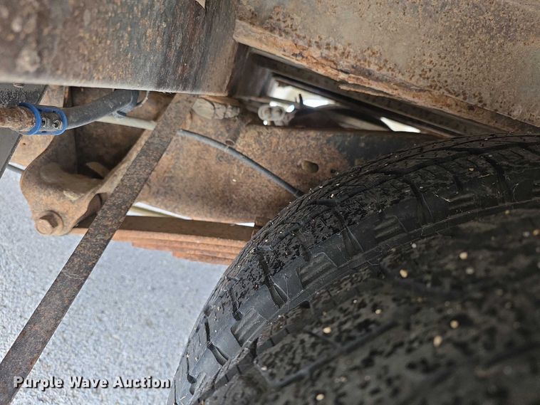 image for item FI0901 2006 Ford E350 super duty  shuttle bus