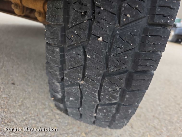 image for item FI0901 2006 Ford E350 super duty  shuttle bus