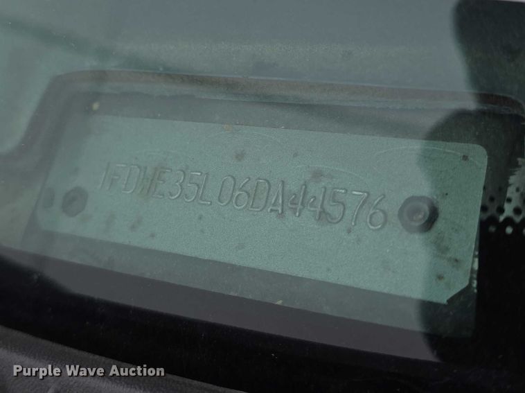 image for item FI0901 2006 Ford E350 super duty  shuttle bus