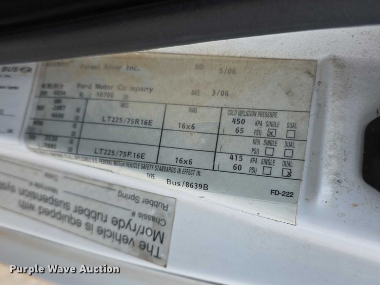 image for item FI0901 2006 Ford E350 super duty  shuttle bus