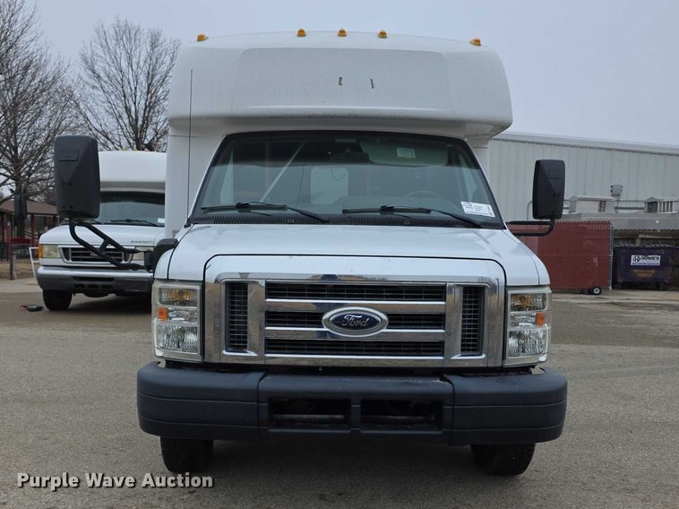 image for item FI0902 2011 Ford E350 Super Duty shuttle bus