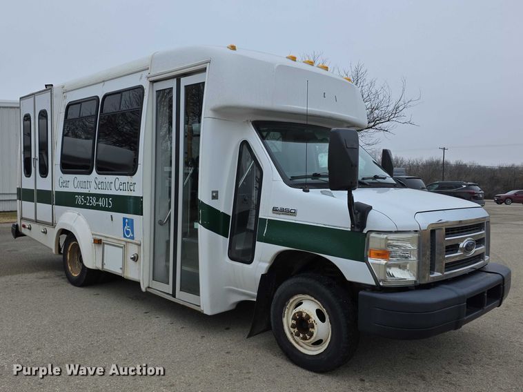 image for item FI0902 2011 Ford E350 Super Duty shuttle bus