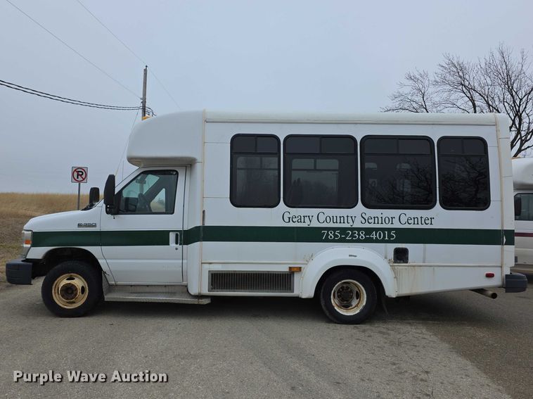 image for item FI0902 2011 Ford E350 Super Duty shuttle bus
