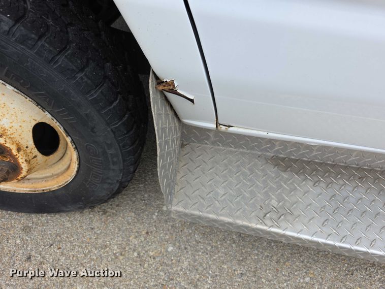 image for item FI0902 2011 Ford E350 Super Duty shuttle bus