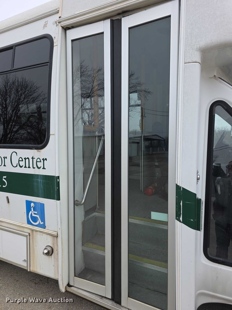 image for item FI0902 2011 Ford E350 Super Duty shuttle bus