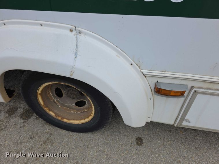 image for item FI0902 2011 Ford E350 Super Duty shuttle bus