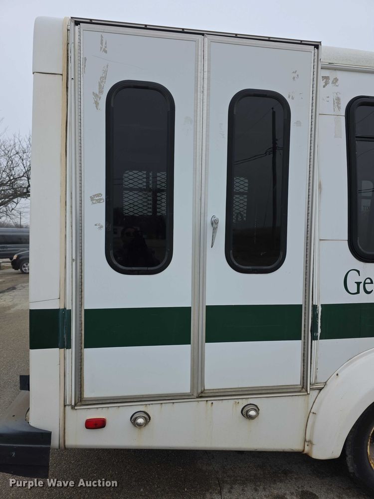 image for item FI0902 2011 Ford E350 Super Duty shuttle bus