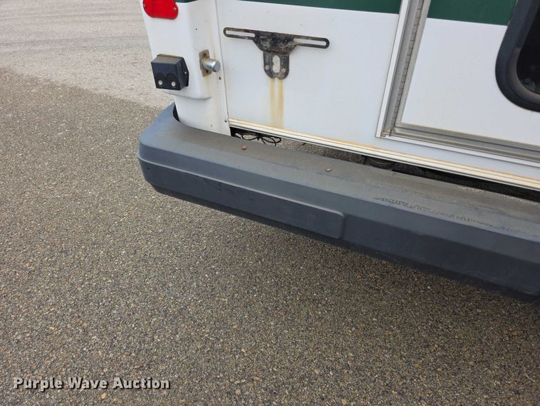 image for item FI0902 2011 Ford E350 Super Duty shuttle bus