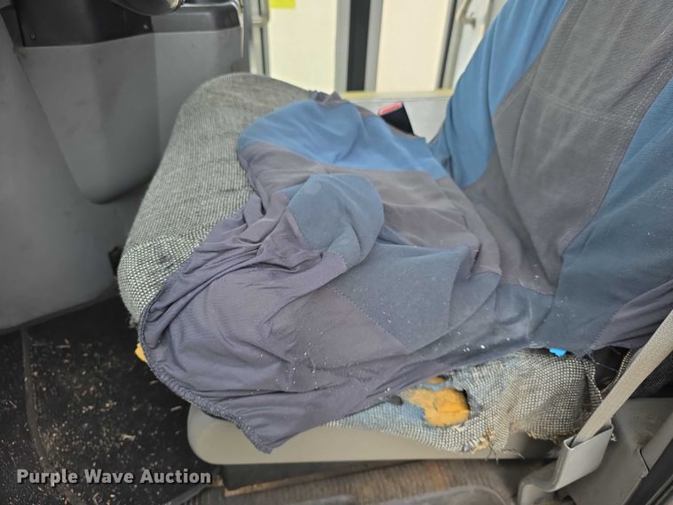 image for item FI0902 2011 Ford E350 Super Duty shuttle bus