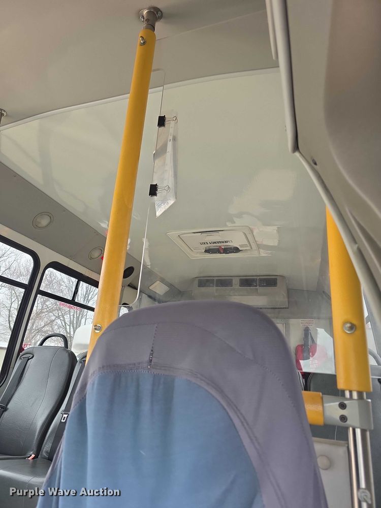 image for item FI0902 2011 Ford E350 Super Duty shuttle bus