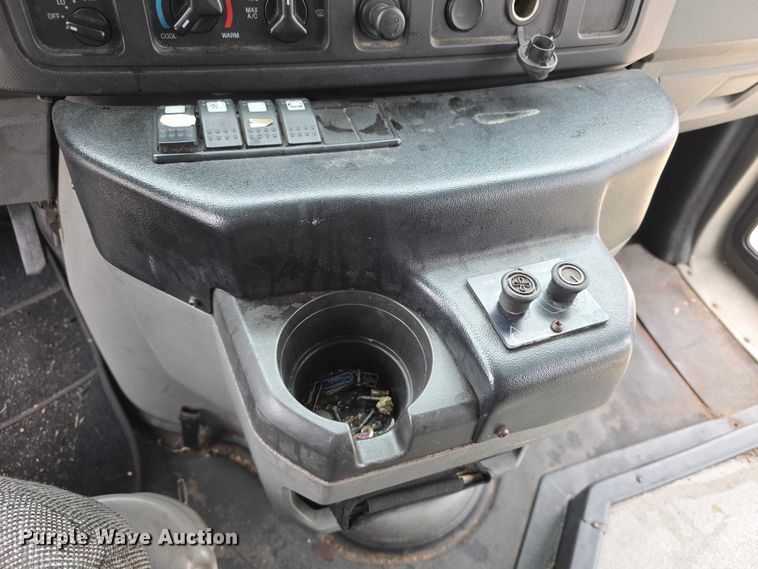 image for item FI0902 2011 Ford E350 Super Duty shuttle bus