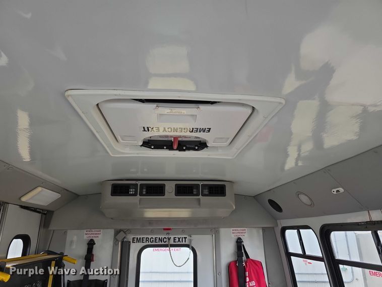 image for item FI0902 2011 Ford E350 Super Duty shuttle bus