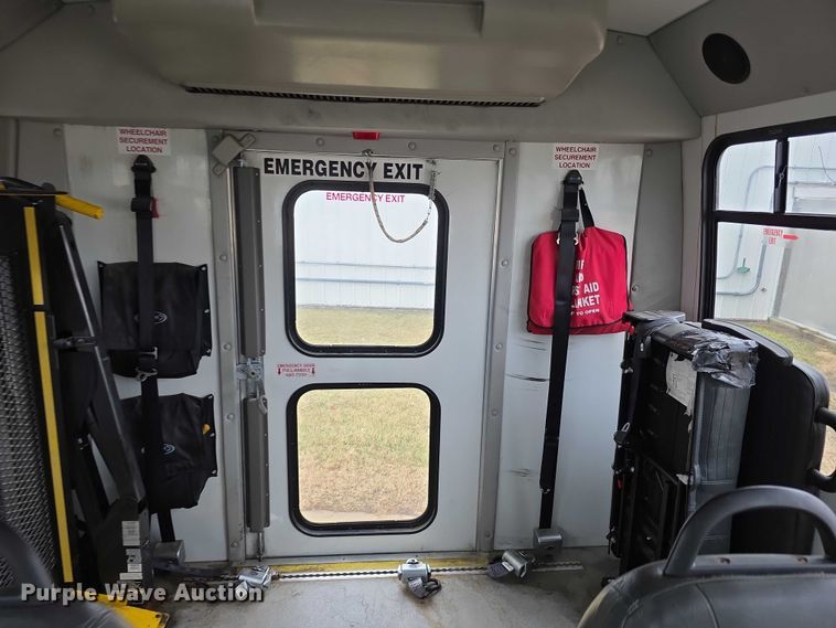 image for item FI0902 2011 Ford E350 Super Duty shuttle bus