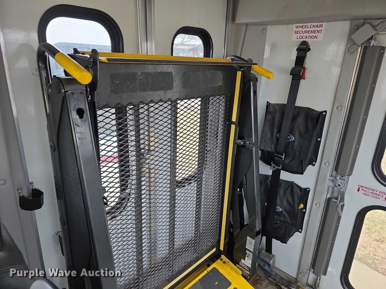 image for item FI0902 2011 Ford E350 Super Duty shuttle bus