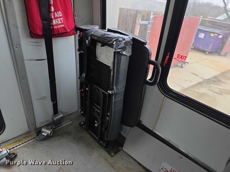 image for item FI0902 2011 Ford E350 Super Duty shuttle bus