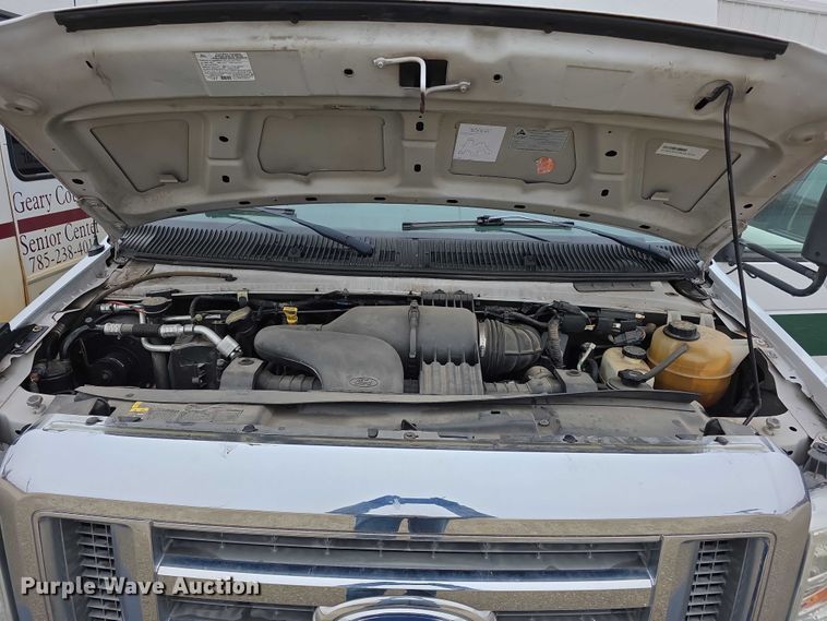 image for item FI0902 2011 Ford E350 Super Duty shuttle bus