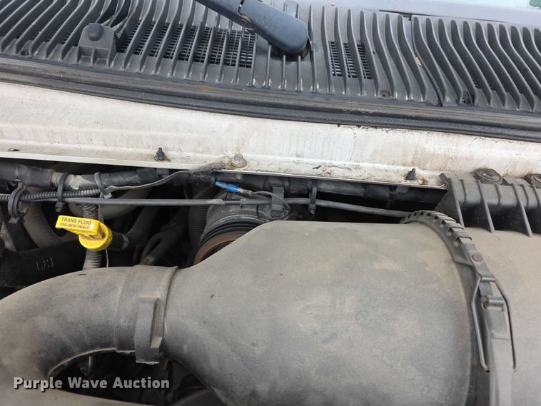 image for item FI0902 2011 Ford E350 Super Duty shuttle bus