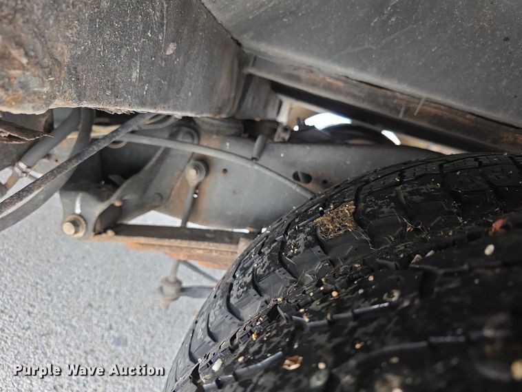 image for item FI0902 2011 Ford E350 Super Duty shuttle bus