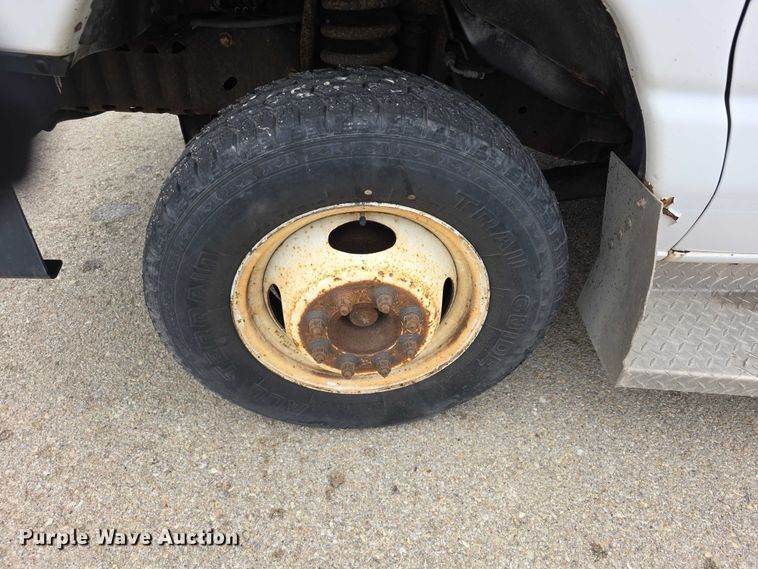 image for item FI0902 2011 Ford E350 Super Duty shuttle bus