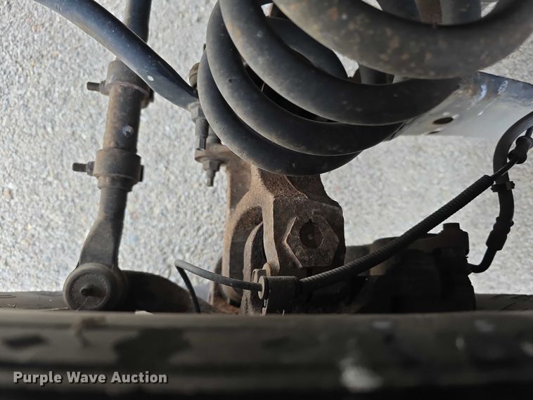 image for item FI0902 2011 Ford E350 Super Duty shuttle bus