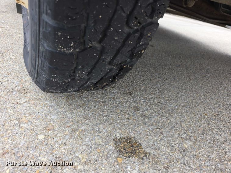 image for item FI0902 2011 Ford E350 Super Duty shuttle bus