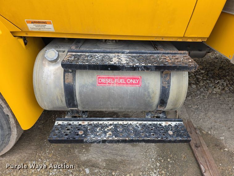 image for item FI0903 2013 International Dura Star 4300 box truck