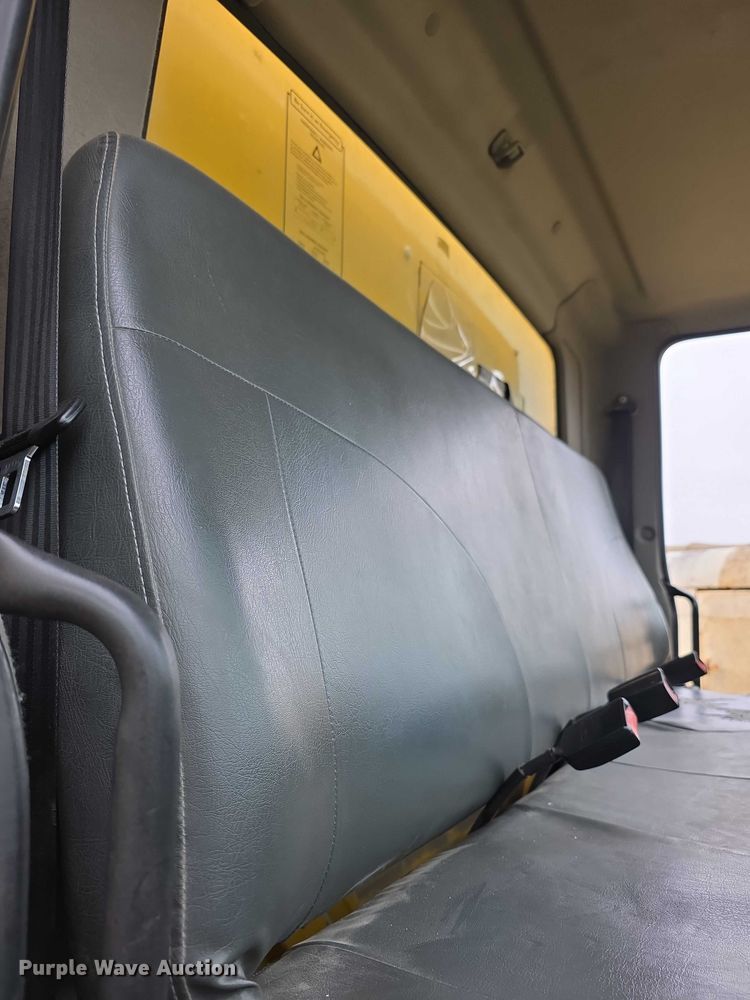 image for item FI0903 2013 International Dura Star 4300 box truck