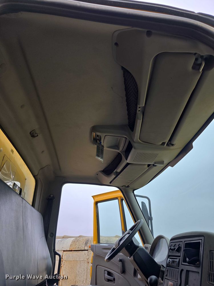 image for item FI0903 2013 International Dura Star 4300 box truck