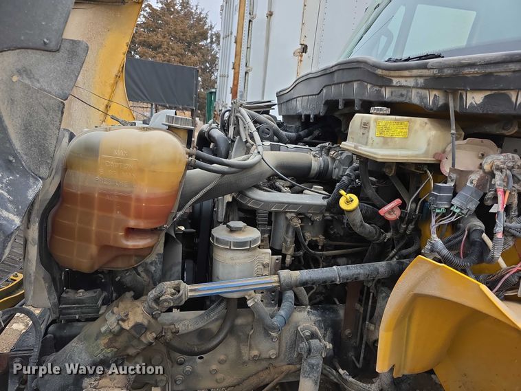 image for item FI0903 2013 International Dura Star 4300 box truck