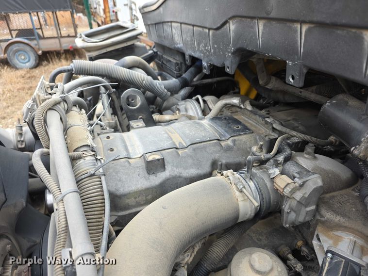 image for item FI0903 2013 International Dura Star 4300 box truck