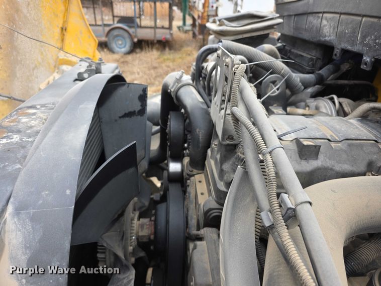 image for item FI0903 2013 International Dura Star 4300 box truck