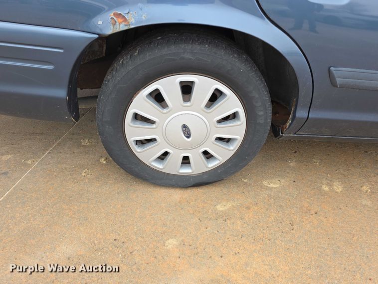 image for item FI0915 2009 Ford Crown Victoria Police Interceptor 