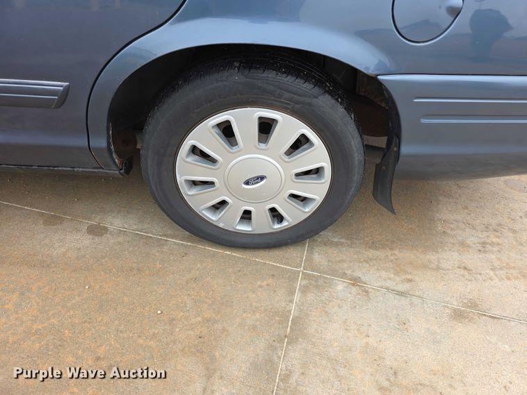 image for item FI0915 2009 Ford Crown Victoria Police Interceptor 