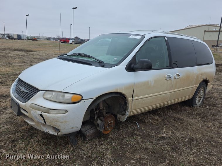 image for item FI0921 1999 Chrysler Town & Country Limited van