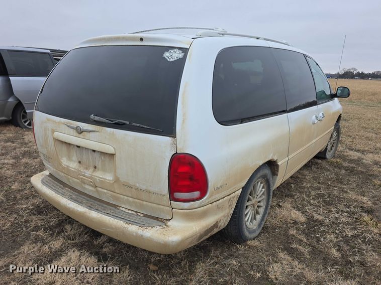 image for item FI0921 1999 Chrysler Town & Country Limited van