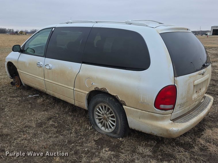 image for item FI0921 1999 Chrysler Town & Country Limited van