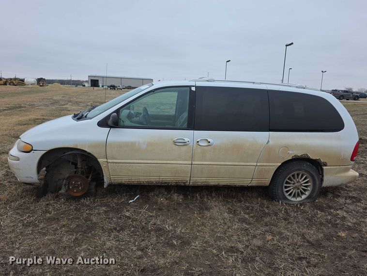 image for item FI0921 1999 Chrysler Town & Country Limited van