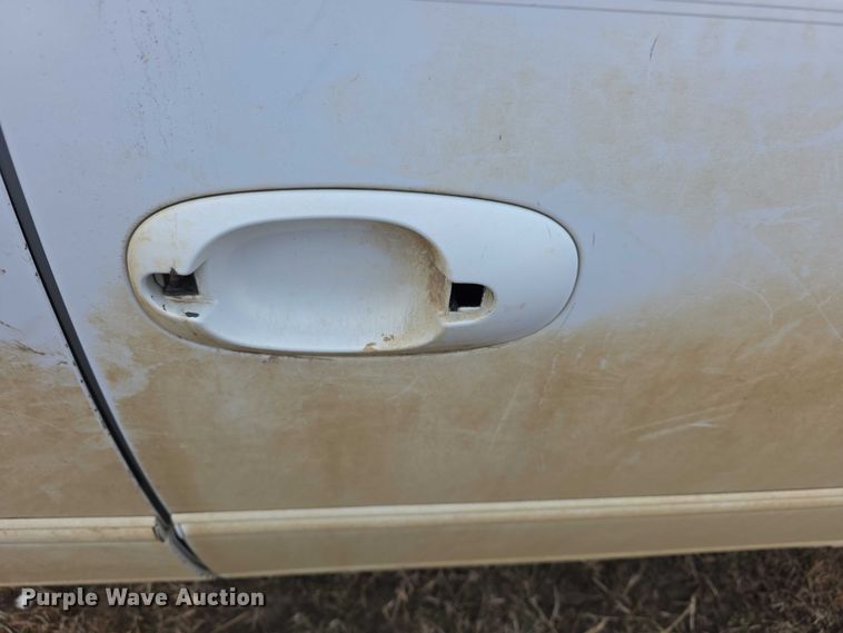 image for item FI0921 1999 Chrysler Town & Country Limited van