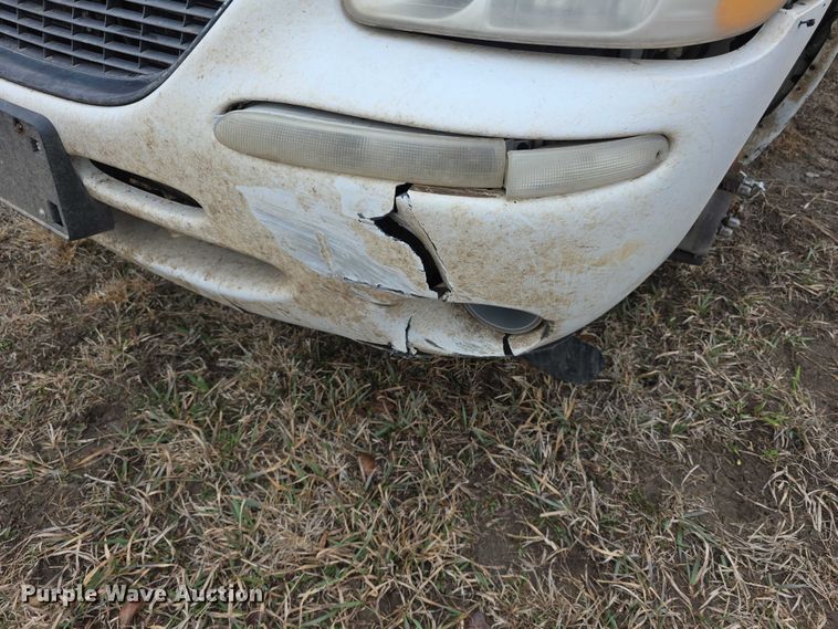 image for item FI0921 1999 Chrysler Town & Country Limited van