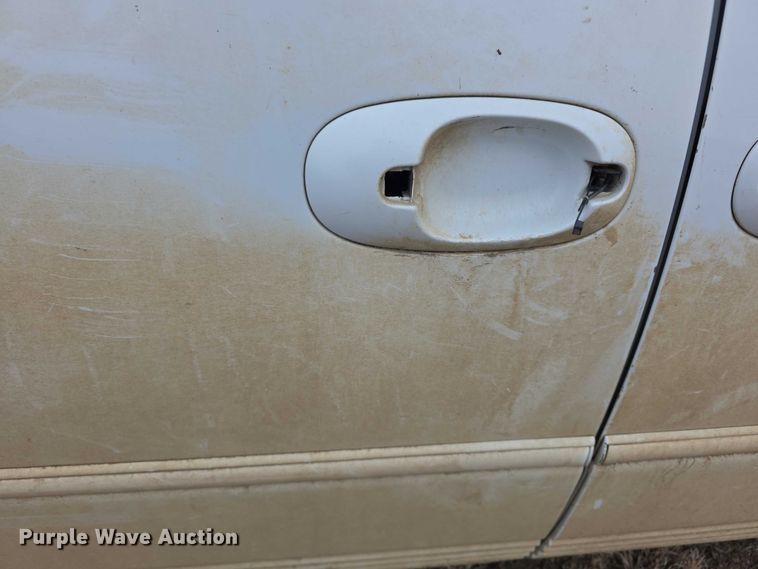 image for item FI0921 1999 Chrysler Town & Country Limited van